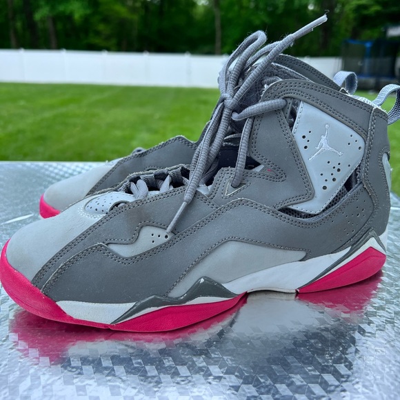 Jordan sneakers YOUTH size 6Y gray and pink - Picture 3 of 7